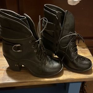 Sierra Dumas boots size 7
